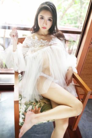 欧美长皮衣美女街拍_电视剧在线观看